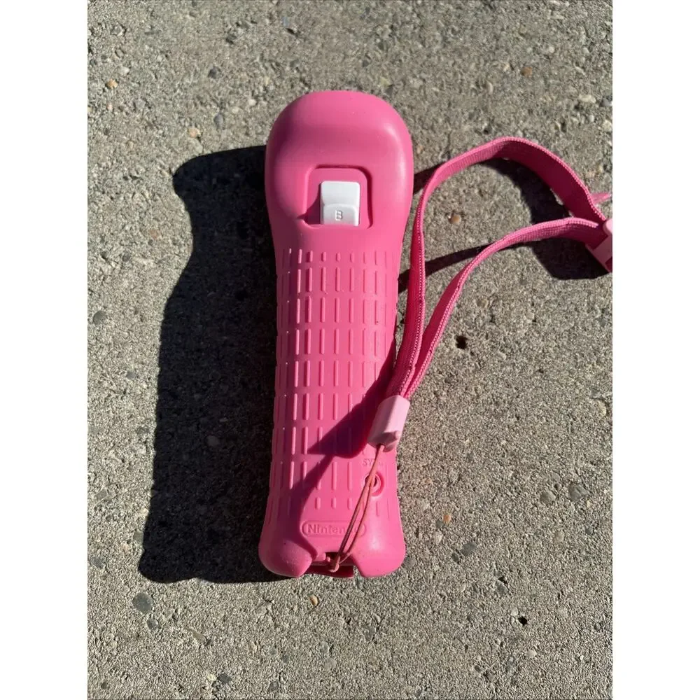 Nintendo Wii Plus (RVLAPNRB) Multimedia Remote